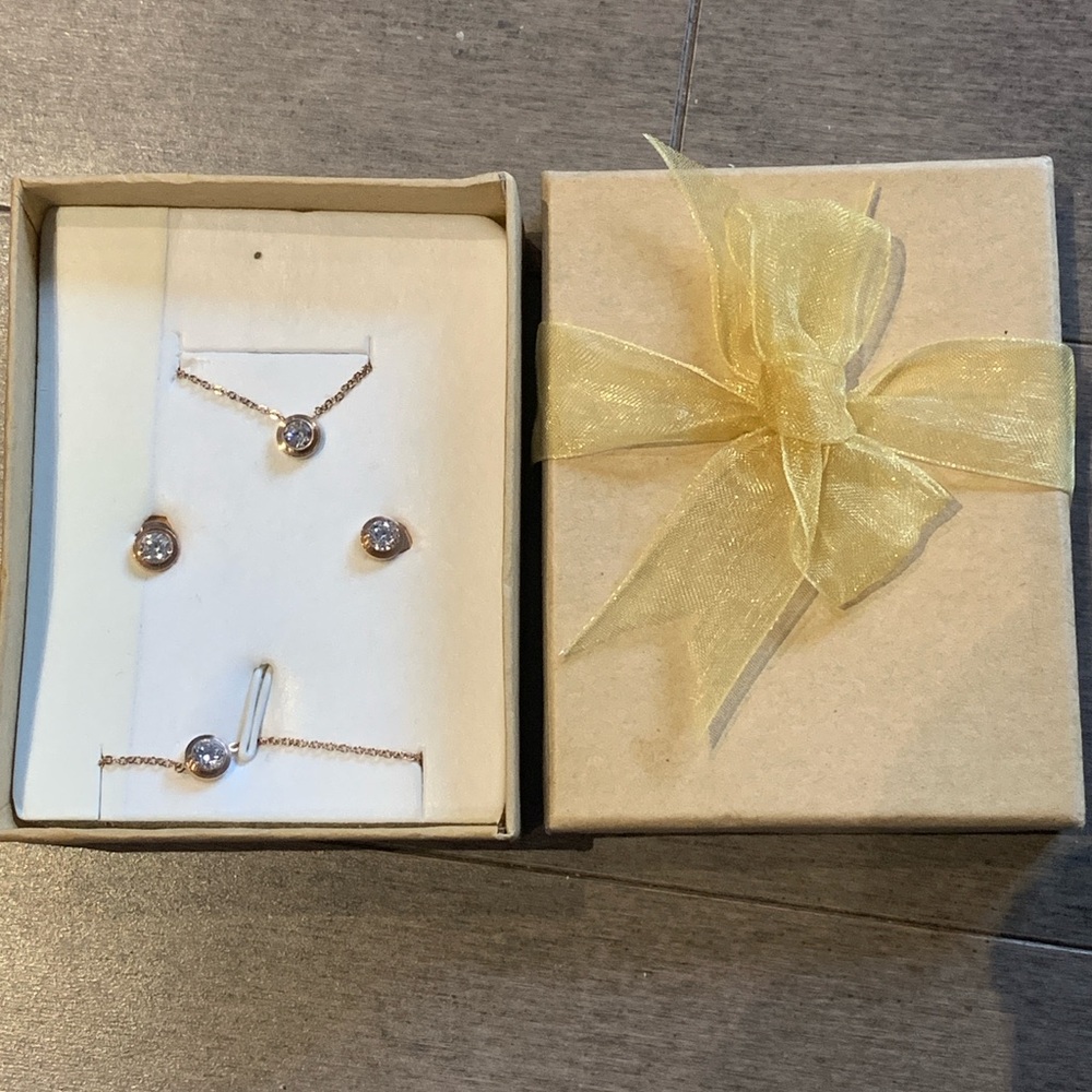 Classic Gold-Tone Solitaire Jewelry Set - earrings necklace and bracelet
